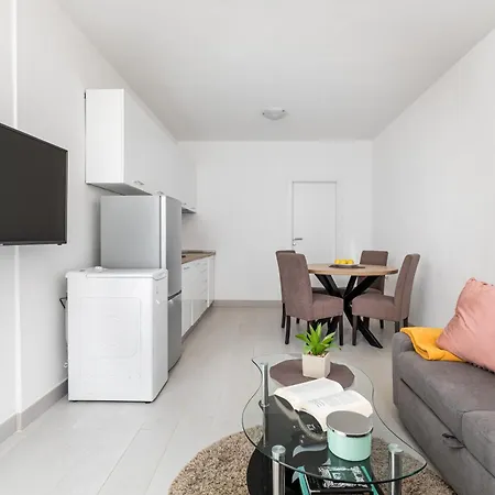 Apartment Ciovo Sunny *