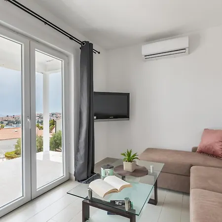 Apartment Ciovo Sunny